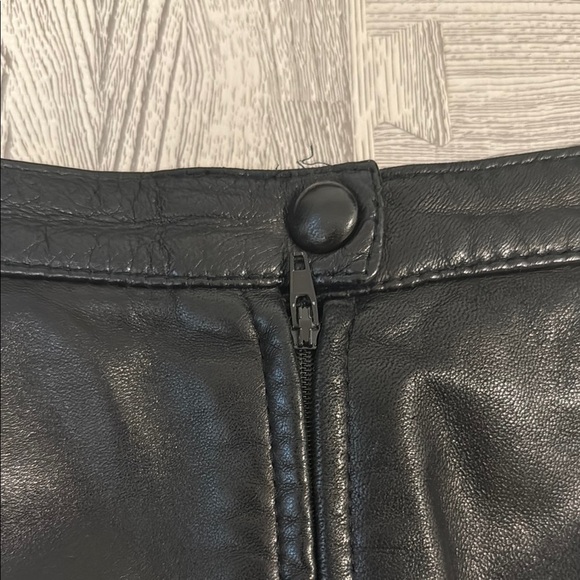 Vintage Elegant Black Leather Skirt - Picture 5 of 6